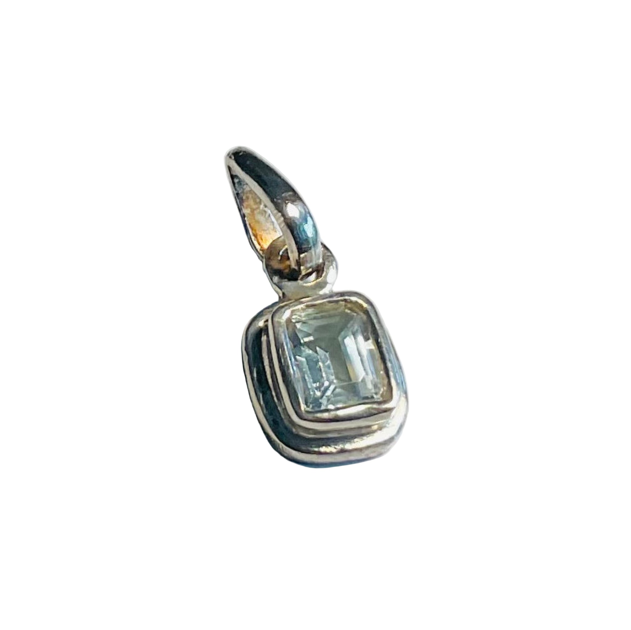 Aquamarine pendant